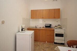 Micro-ondes, four, plaque de cuisson