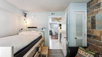 1 bedroom, iron/ironing board, free WiFi