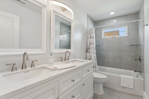 Hair dryer - Modern 4 Bedroom Condo with a Heated Pool (Wildwood)