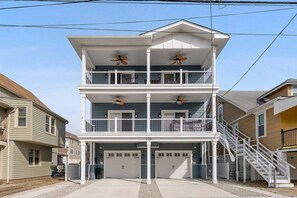 Exterior - Modern 4 Bedroom Condo with a Heated Pool (Wildwood)