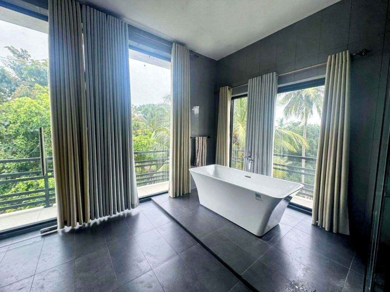 免费洗浴用品、吹风机、拖鞋、毛巾