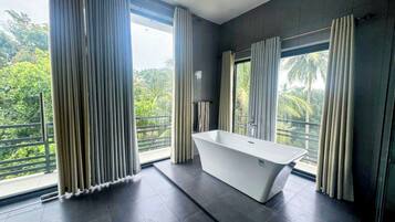 Serviettes fournies, savon, papier toilette