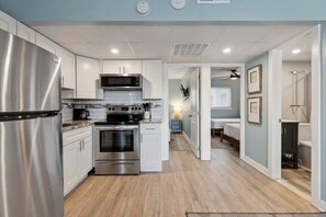 Fridge, oven, coffee/tea maker, blender