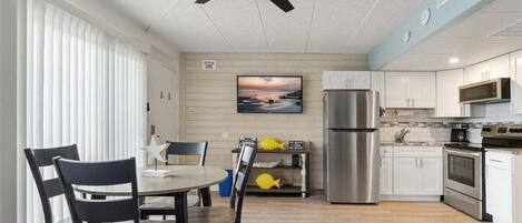 Fridge, oven, coffee/tea maker, blender