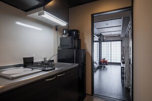 Ninja Suite 95D, Non Smoking | Private kitchen | Full-sized fridge, microwave, stovetop, electric kettle - ORI Nipponbashi (Osaka)