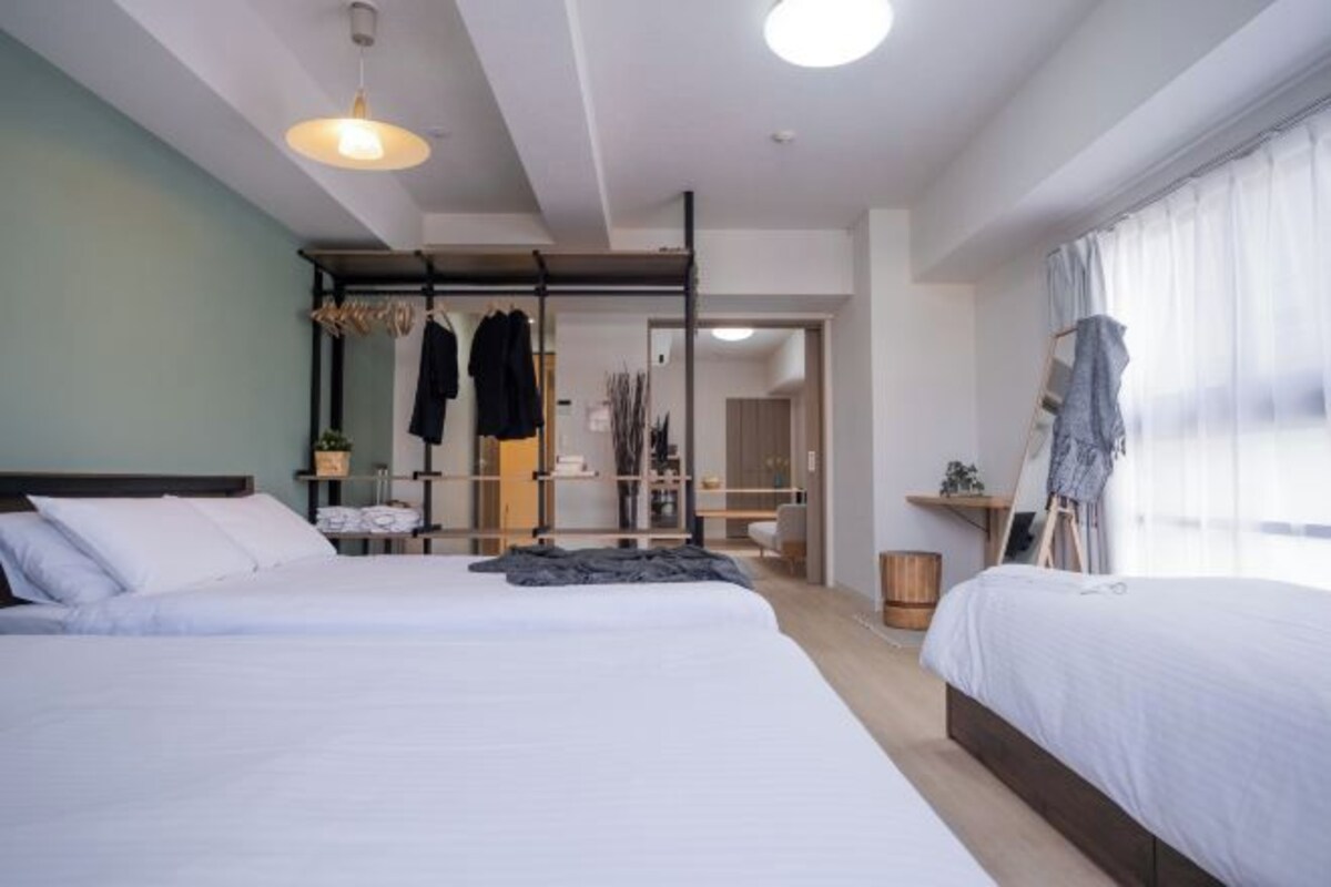 1 ห้องนอน, ผ้าม่านกันแสง, ห้องเก็บเสียง, เตารีด/โต๊ะรีดผ้า