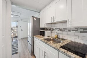 Fridge, coffee/tea maker, blender