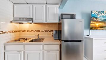 Refrigerador, cafetera y tetera y licuadora