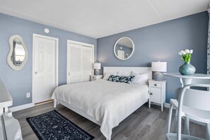 Een strijkplank/strijkijzer, gratis wifi, beddengoed