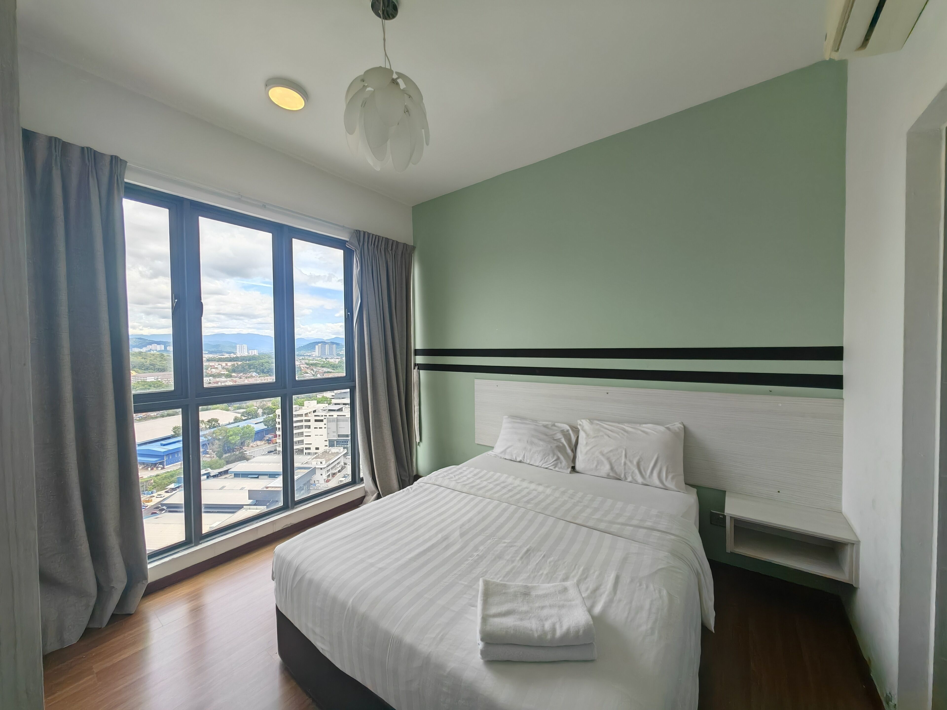 大型雪櫃/冰箱、微波爐、爐具、廚房用具/餐具/器皿