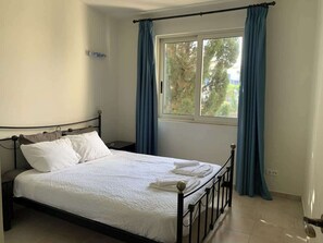 Basic-Einzelzimmer, Balkon, Poolblick