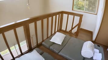 1 bedroom, bed sheets