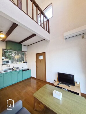 TV, video games, DVD player, books - Designer Island Villa with Stunning Panoramic Sea Views (Bizen)