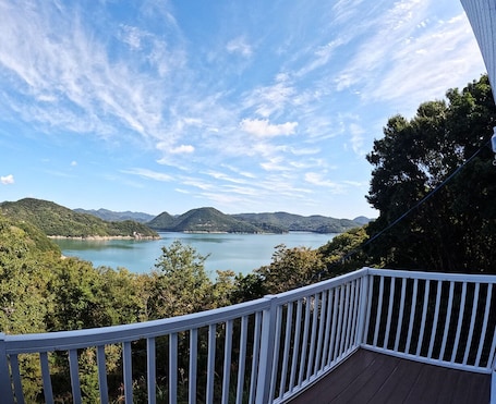 施設の敷地. Designer Island Villa with Stunning Panoramic Sea Views