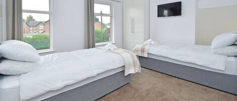 3 bedrooms, iron/ironing board, free WiFi