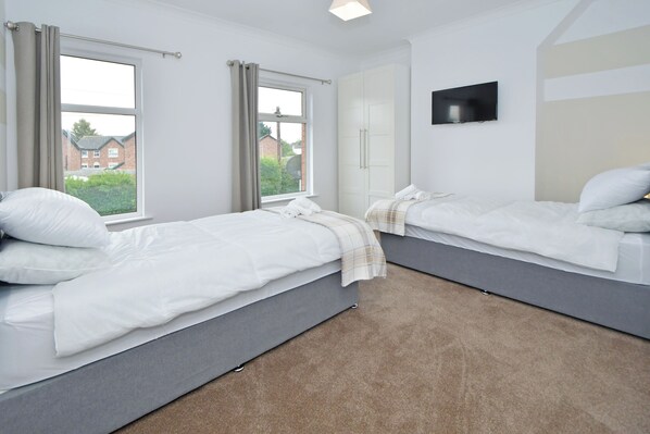 3 bedrooms, iron/ironing board, free WiFi