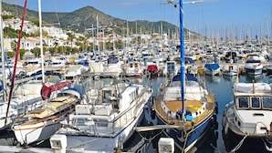 A marina filled with various boats docked closely together. - Casa Gigi in Sanremo (Sanremo)
