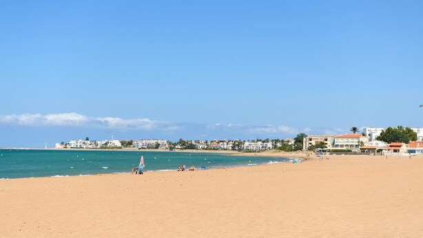 A wide sandy beach with a clear blue sky. - Artesol 4 pax in Platja de l Arenal (Els Poblets)