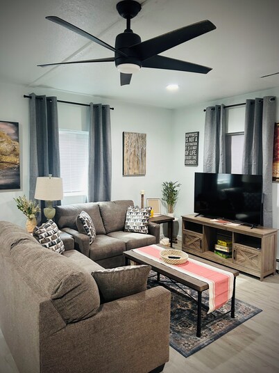 Spur of the Moment Suite. Charming 2-bedroom apartment in Soldotna with WiFi