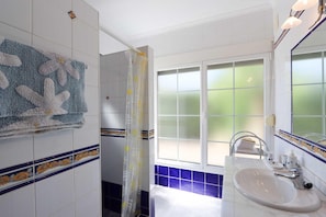 Villa | 4 bedrooms - Mozamb in J vea With 4 Bedrooms and 3 Bathrooms (Javea)