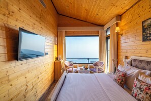 Minibar, coffres-forts dans les chambres, fer et planche à repasser