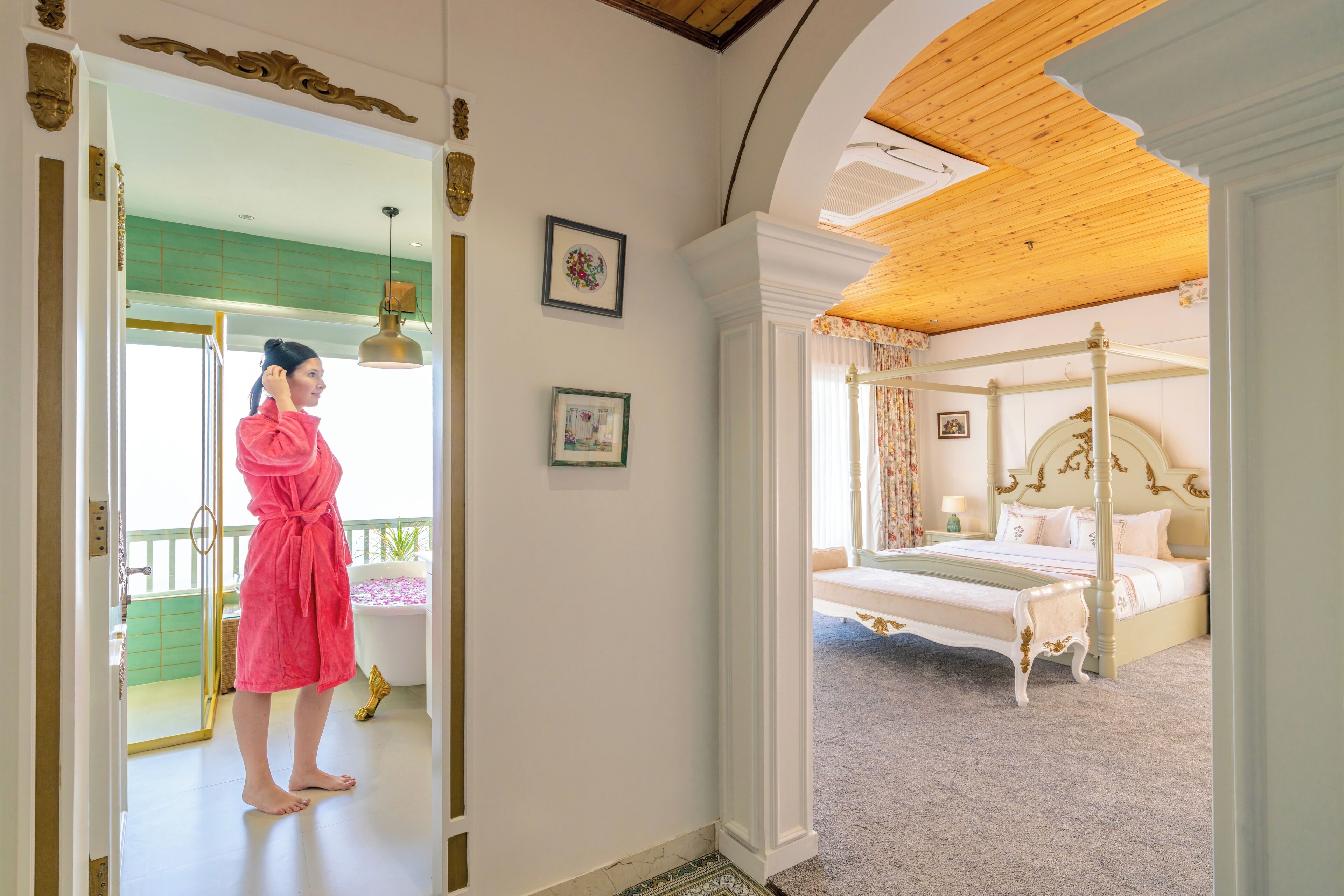 Victorian suit | Minibar, in-room safe, iron/ironing board, free WiFi