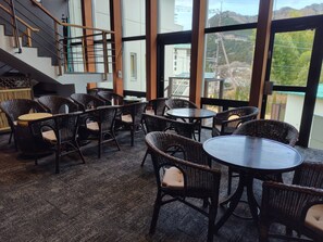 Lobby lounge