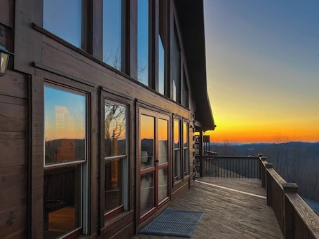 Cabin, 4 Bedrooms, Balcony, Mountain View | Exterior