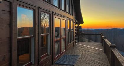 3 Kings 4 Bunks-sleeps 10-smart TV X6-parking out Front-full Kitchen-hot Tub