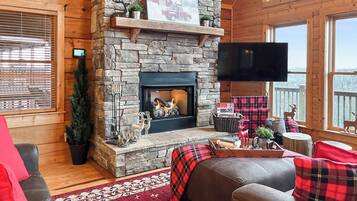 Cabaña, 4 habitaciones, balcón, vista a la montaña | Área de sala de estar | Libros