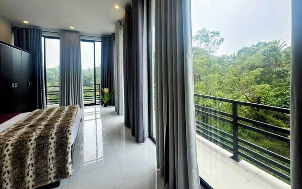 HOTEL Pearl White Residency