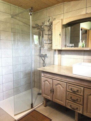 Hair dryer, toilet paper - Gîte 'Les Ursules', sleeps 2 to 6 (Le Barboux)