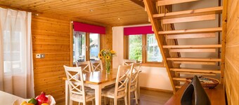 Lodge in Caldecott Hall with Private Hot Tub