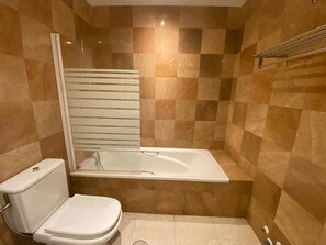 Towels, toilet paper - Charming 2-bedroom apartment with WiFi, AC in wonderful La Herradura (AN)