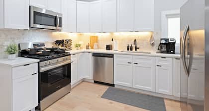 Urban Escape: Modern 4BR Home, Game Room, Yard, PATH & NYC Bus Nearby.