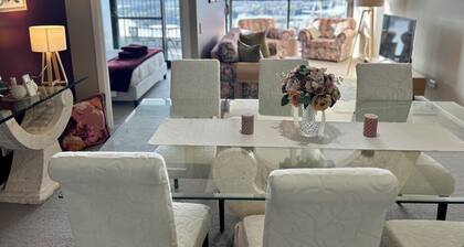Elegant apartment with Skyline views. 5 min to Canberra university