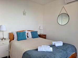 1 habitación, tabla de planchar con plancha, internet y ropa de cama 