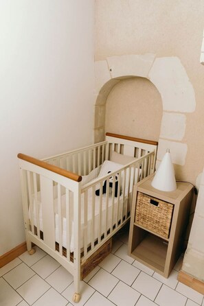 2 bedrooms, travel cot