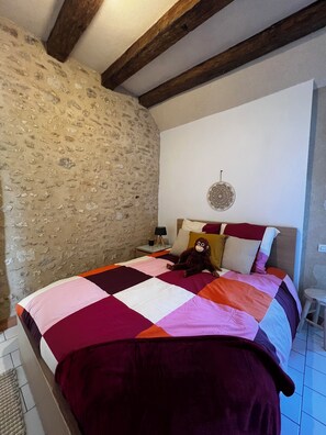 2 bedrooms, travel crib