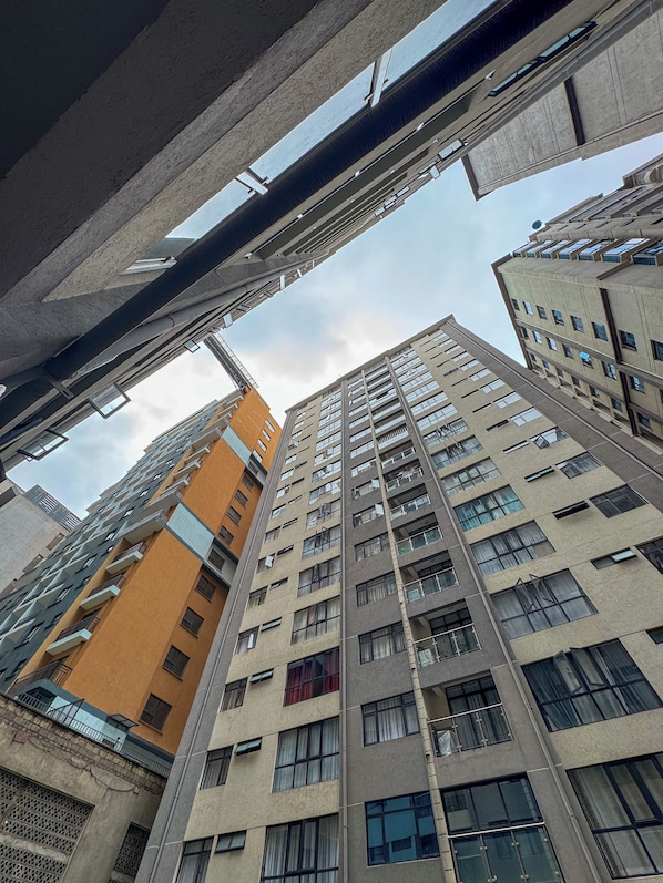 Exterior - 5 mins to Nairobi CBD! Luxurious One Bedroom Apt, Kilimani, Easily Accessible! (Nairobi)