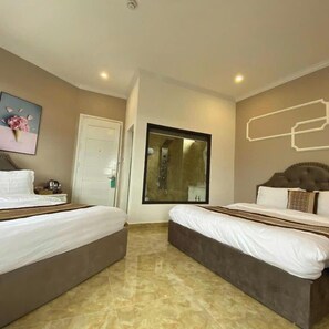 Deluxe Quadruple Room, Hill View | Living area | TV - MINH CƯƠNG HOTEL (Da Lat)