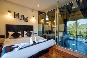 Deluxe Double Room | Pillow-top beds, blackout curtains, soundproofing, iron/ironing board - Hotel Vaggi's Place (Arpora)