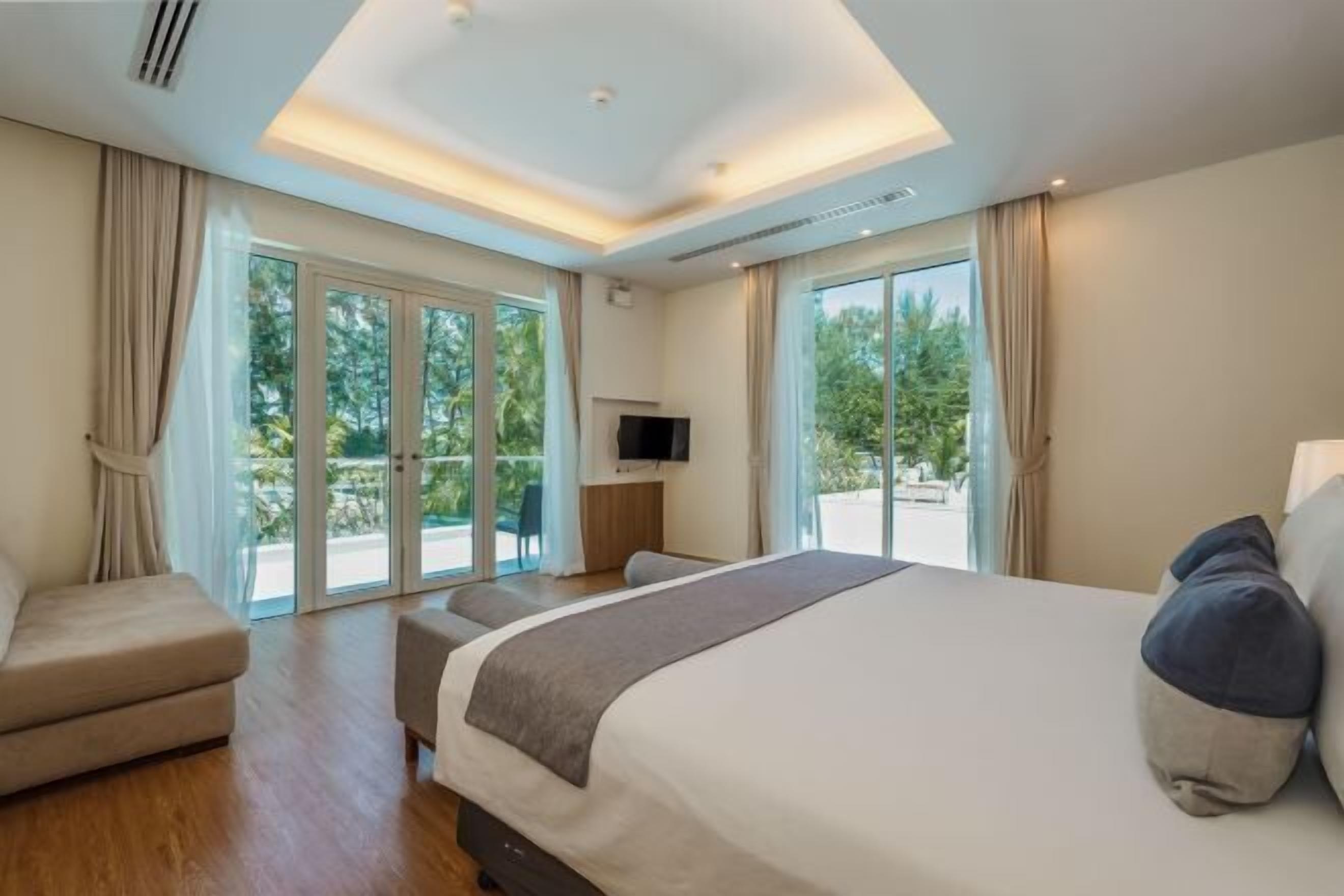 In-room safe, desk, blackout drapes, iron/ironing board