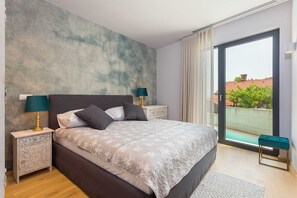 3 bedrooms, iron/ironing board, travel crib, free WiFi - Gorgeous sea view villa in Premantura (Premantura)