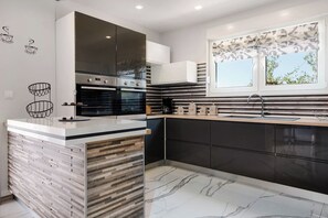 Fridge, microwave, oven, stovetop