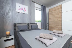 2 soverom, strykejern/-brett, reiseseng for barn og wi-fi (inkludert)
