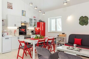 Fridge, microwave, oven, stovetop