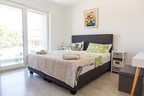 4 bedrooms, iron/ironing board, travel cot, free WiFi