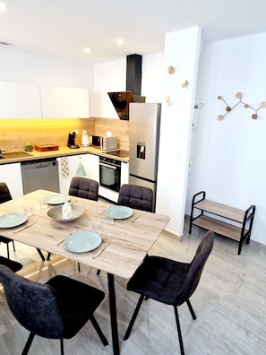 Dining - Le ara apartment, near Abbé Deschamps and town center (Auxerre)