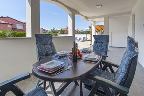 屋外ダイニングエリア